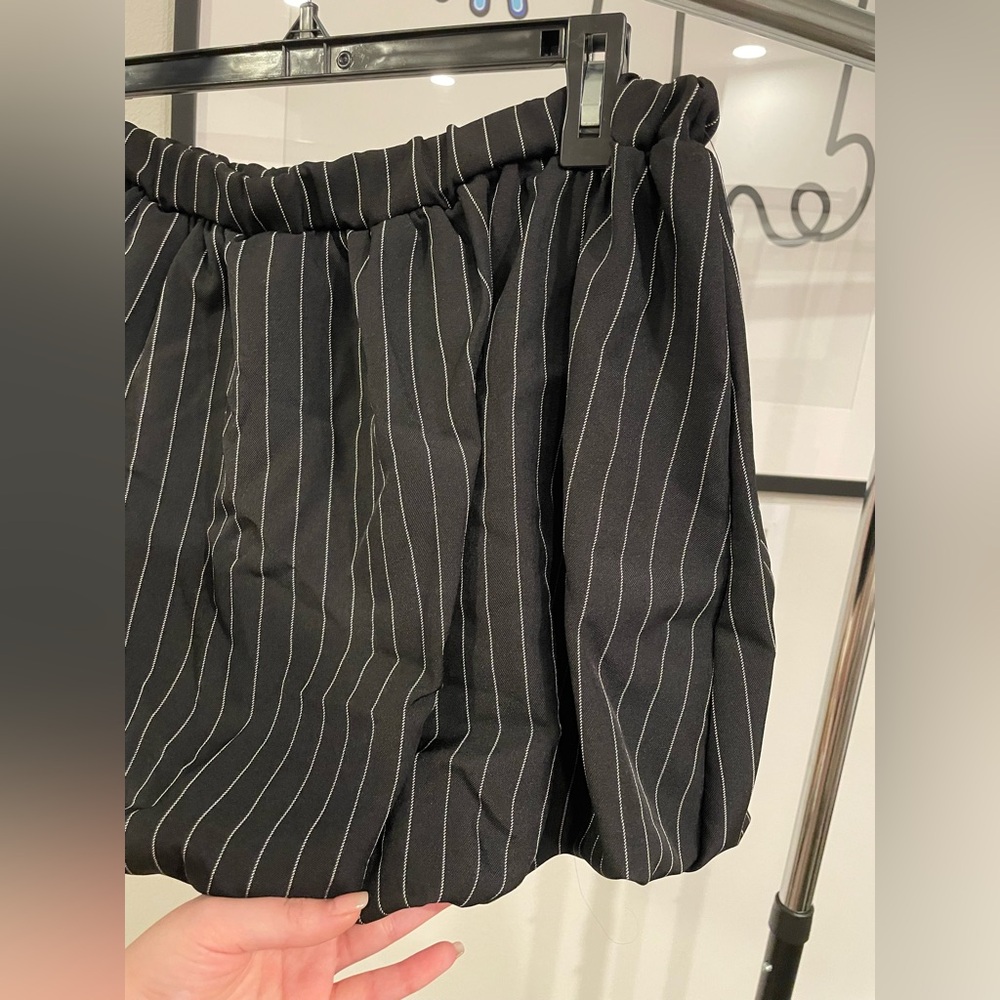 NWT Pinstripe mini bubble skort - Picture 5 of 11